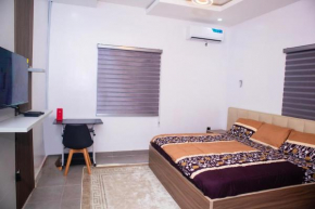 Private Room 5G Wifi Work Desk Fridge